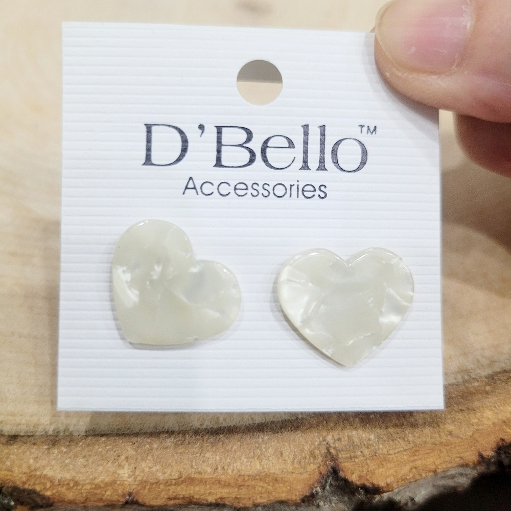 Brand New White Seashell Heart Earrings